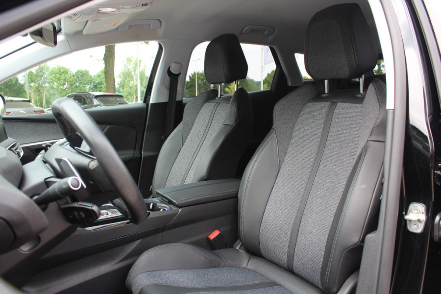Peugeot 3008 1.6 PureTech GT Line / Trekhaak / Camera / Navigatie / Keyless / 18'' / Stoelverwarming / DAB / Cruise Control