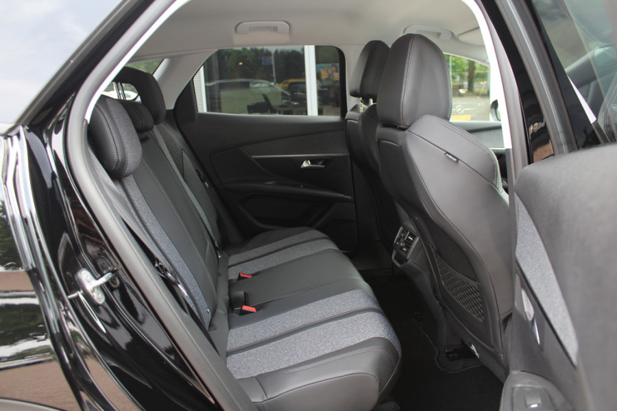 Peugeot 3008 1.6 PureTech GT Line / Trekhaak / Camera / Navigatie / Keyless / 18'' / Stoelverwarming / DAB / Cruise Control