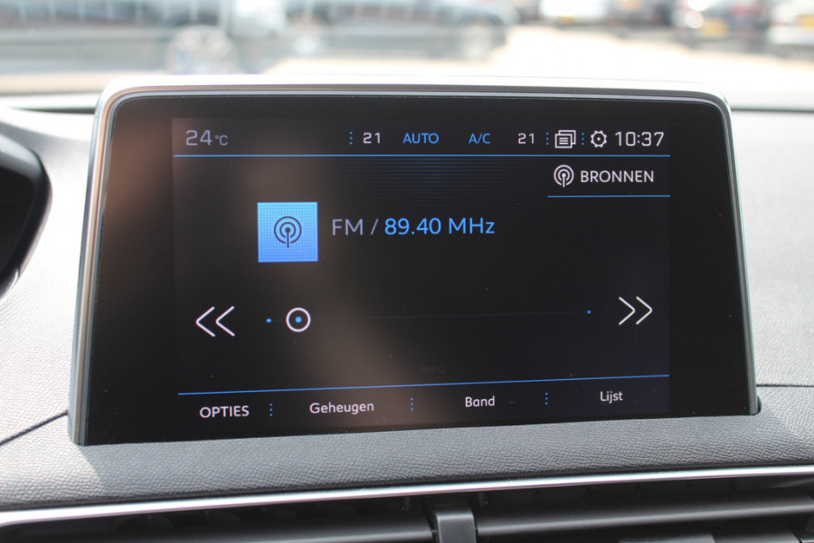 Peugeot 3008 1.6 PureTech GT Line / Trekhaak / Camera / Navigatie / Keyless / 18'' / Stoelverwarming / DAB / Cruise Control