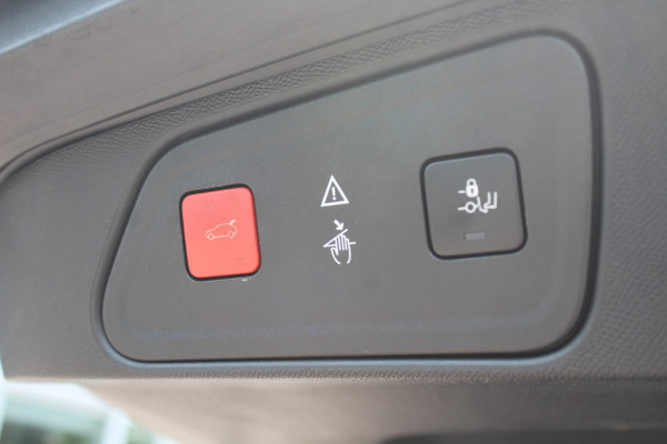 Peugeot 3008 1.6 PureTech GT Line / Trekhaak / Camera / Navigatie / Keyless / 18'' / Stoelverwarming / DAB / Cruise Control