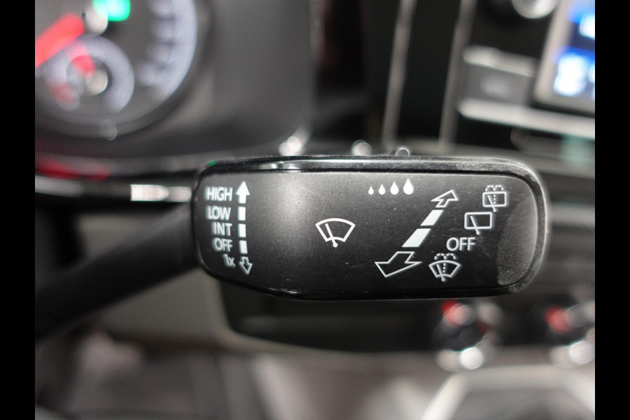 Volkswagen Transporter 150pk Automaat L2 Dubbele cabine Bulli Apple Carplay Cruise control Camera Airco Euro6