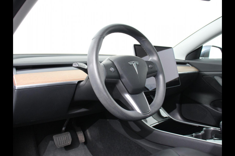 Tesla Model 3 Standard RWD Plus 60 kWh | Leder | Panorama dak | Parkeer sensoren VA + Camera | Cruise Control Adaptive | Lichtmetalen velgen