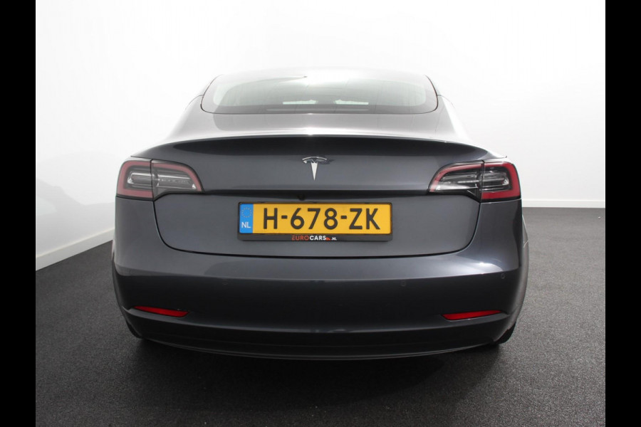 Tesla Model 3 Standard RWD Plus 60 kWh | Leder | Panorama dak | Parkeer sensoren VA + Camera | Cruise Control Adaptive | Lichtmetalen velgen
