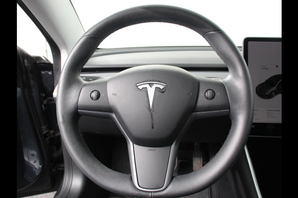 Tesla Model 3 Standard RWD Plus 60 kWh | Leder | Panorama dak | Parkeer sensoren VA + Camera | Cruise Control Adaptive | Lichtmetalen velgen