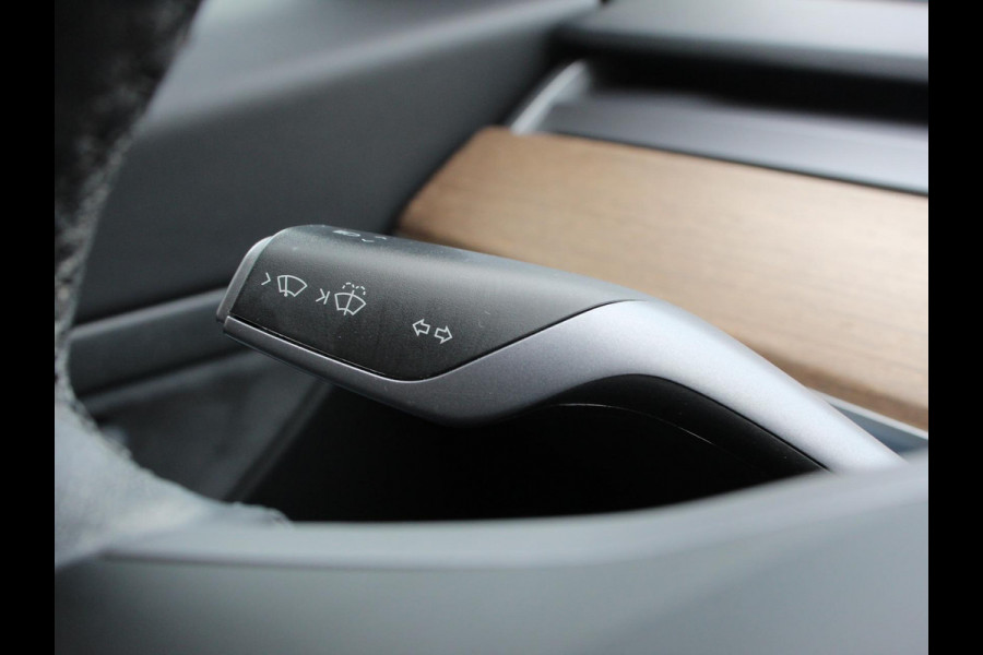 Tesla Model 3 Standard RWD Plus 60 kWh | Leder | Panorama dak | Parkeer sensoren VA + Camera | Cruise Control Adaptive | Lichtmetalen velgen