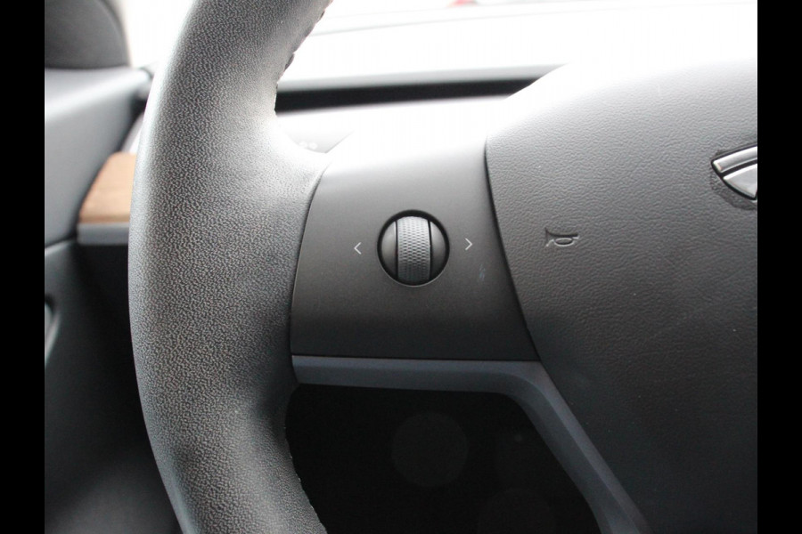 Tesla Model 3 Standard RWD Plus 60 kWh | Leder | Panorama dak | Parkeer sensoren VA + Camera | Cruise Control Adaptive | Lichtmetalen velgen