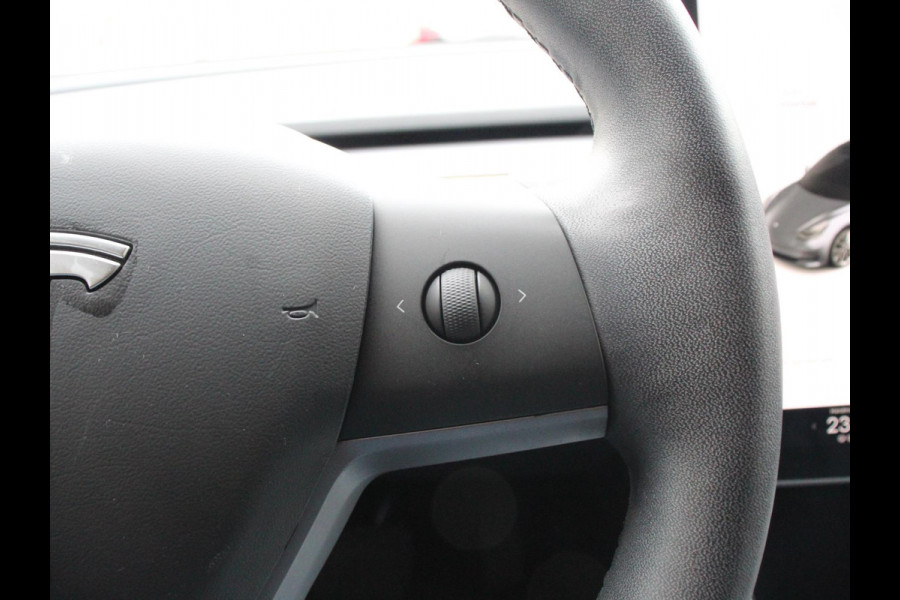 Tesla Model 3 Standard RWD Plus 60 kWh | Leder | Panorama dak | Parkeer sensoren VA + Camera | Cruise Control Adaptive | Lichtmetalen velgen