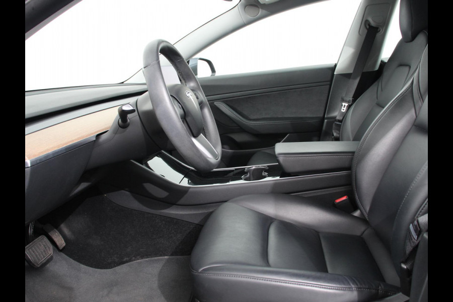 Tesla Model 3 Standard RWD Plus 60 kWh | Leder | Panorama dak | Parkeer sensoren VA + Camera | Cruise Control Adaptive | Lichtmetalen velgen