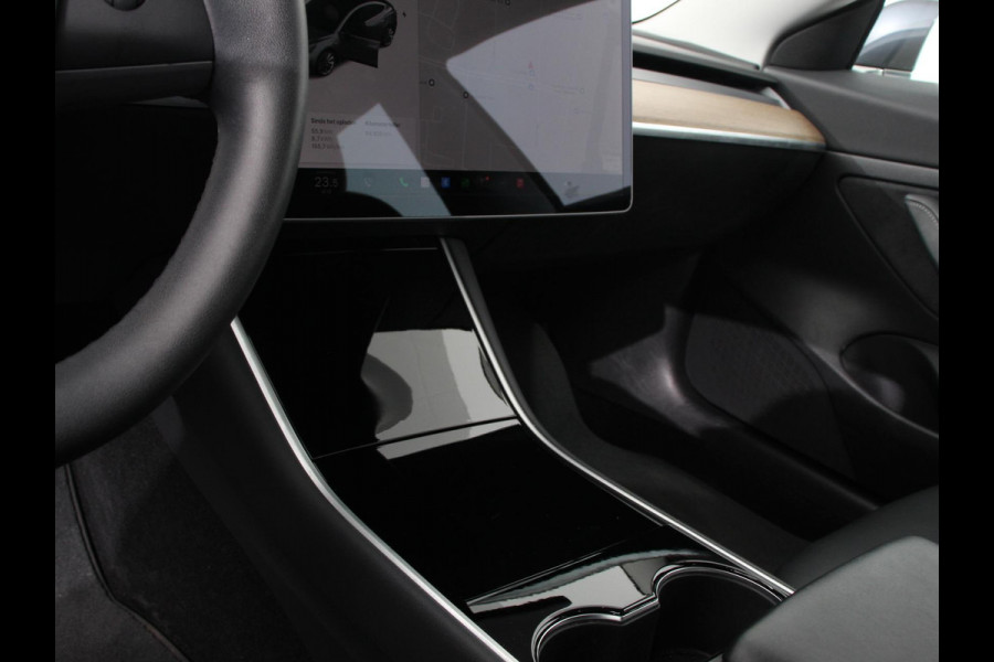 Tesla Model 3 Standard RWD Plus 60 kWh | Leder | Panorama dak | Parkeer sensoren VA + Camera | Cruise Control Adaptive | Lichtmetalen velgen