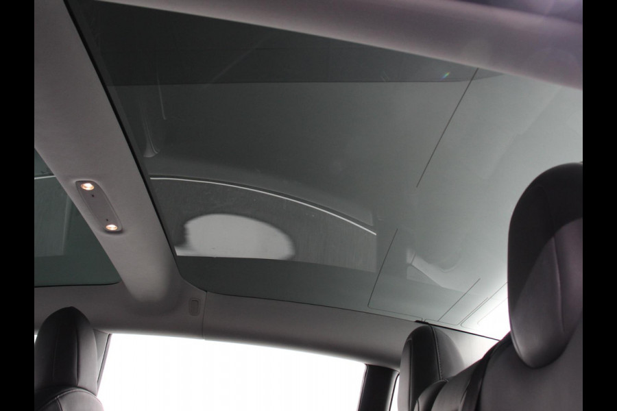 Tesla Model 3 Standard RWD Plus 60 kWh | Leder | Panorama dak | Parkeer sensoren VA + Camera | Cruise Control Adaptive | Lichtmetalen velgen