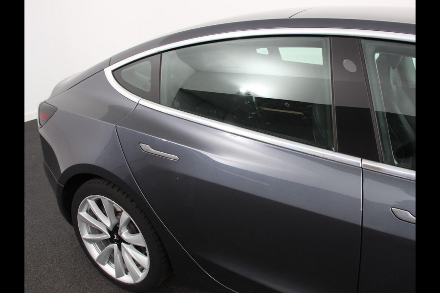 Tesla Model 3 Standard RWD Plus 60 kWh | Leder | Panorama dak | Parkeer sensoren VA + Camera | Cruise Control Adaptive | Lichtmetalen velgen