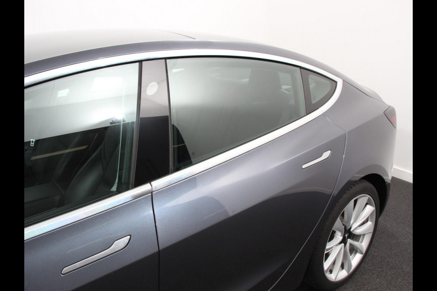 Tesla Model 3 Standard RWD Plus 60 kWh | Leder | Panorama dak | Parkeer sensoren VA + Camera | Cruise Control Adaptive | Lichtmetalen velgen