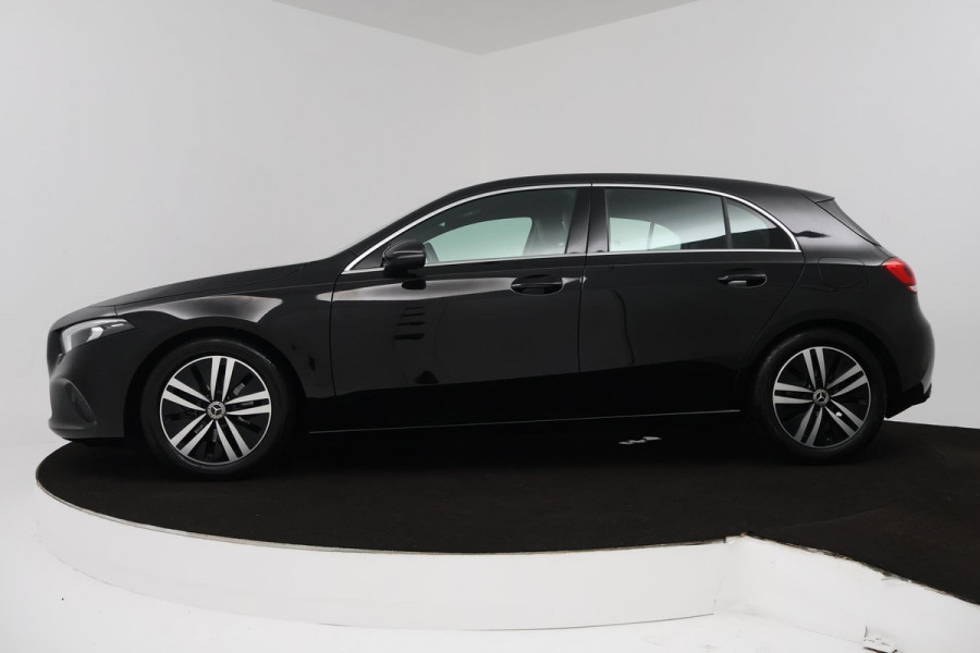 Mercedes-Benz A-Klasse 180 Business Solution Luxury (SFEERVERLICHTING, CAMERA, STIOELVERWARMING, GOED ONDERHOUDEN