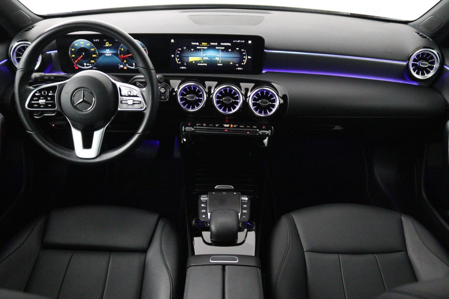 Mercedes-Benz A-Klasse 180 Business Solution Luxury (SFEERVERLICHTING, CAMERA, STIOELVERWARMING, GOED ONDERHOUDEN