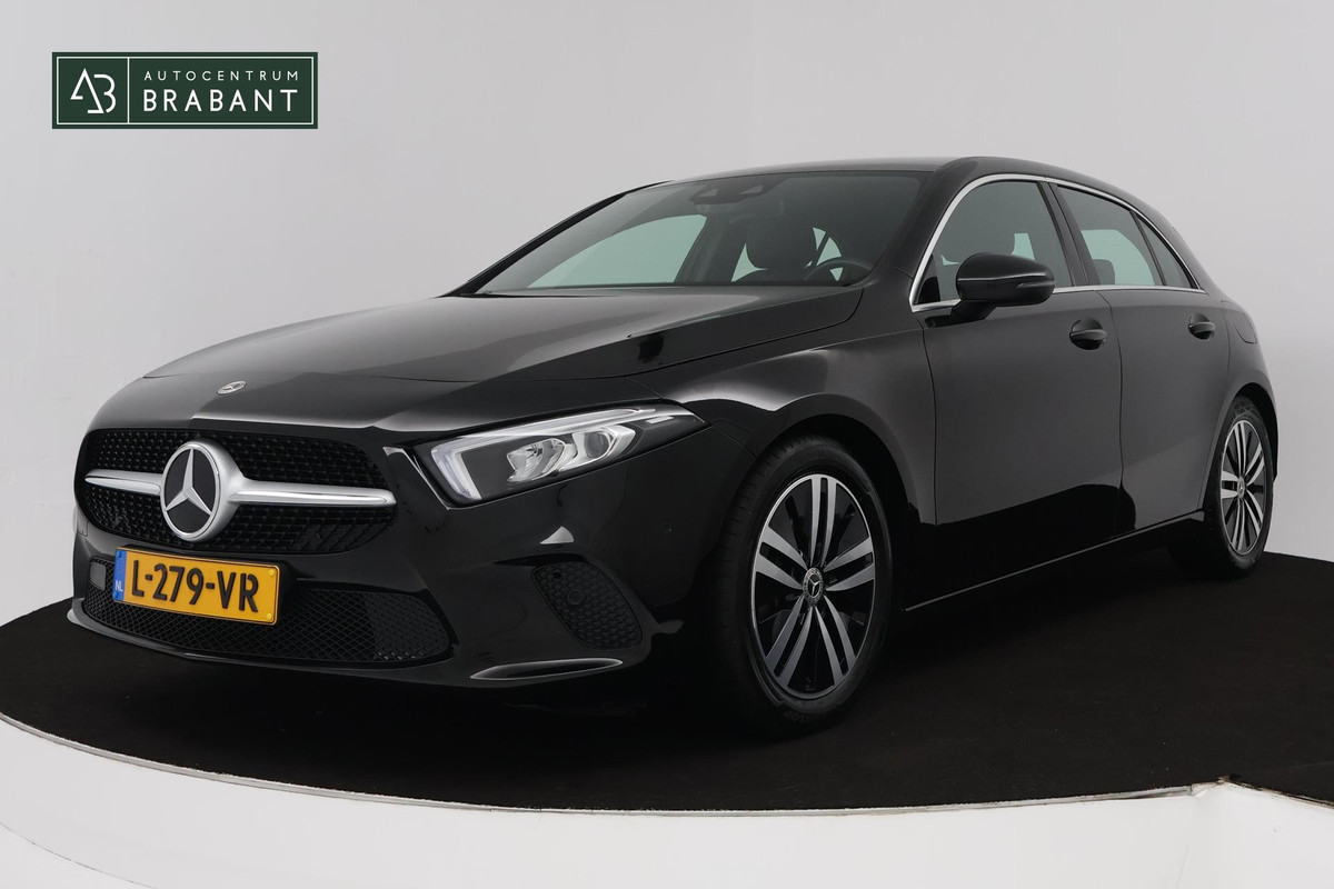 Mercedes-Benz A-Klasse 180 Business Solution Luxury (SFEERVERLICHTING, CAMERA, STIOELVERWARMING, GOED ONDERHOUDEN Mercedes-Benz A-Klasse 180 Business Solution Luxury (SFEERVERLICHTING, CAMERA, STIOELVERWARMING, GOED ONDERHOUDEN
