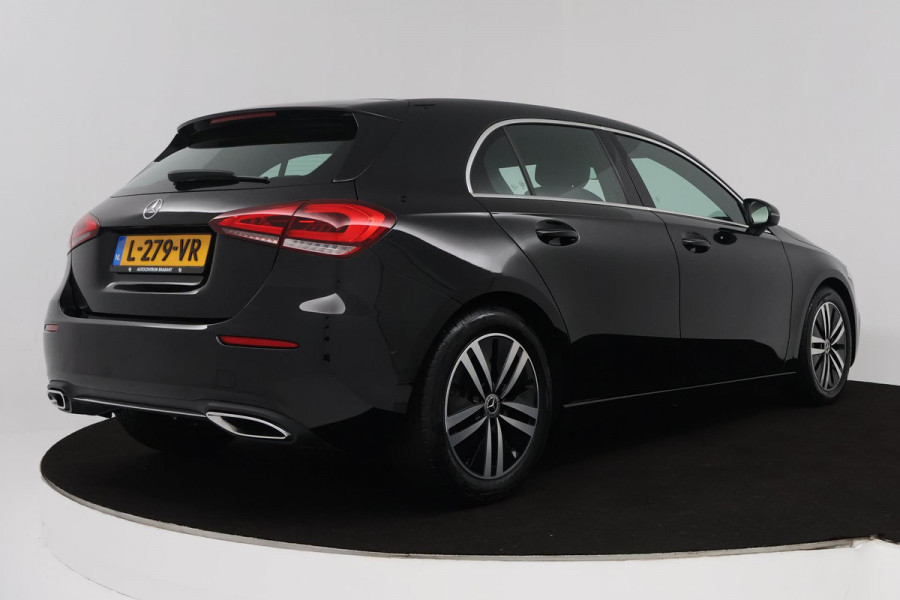 Mercedes-Benz A-Klasse 180 Business Solution Luxury (SFEERVERLICHTING, CAMERA, STIOELVERWARMING, GOED ONDERHOUDEN