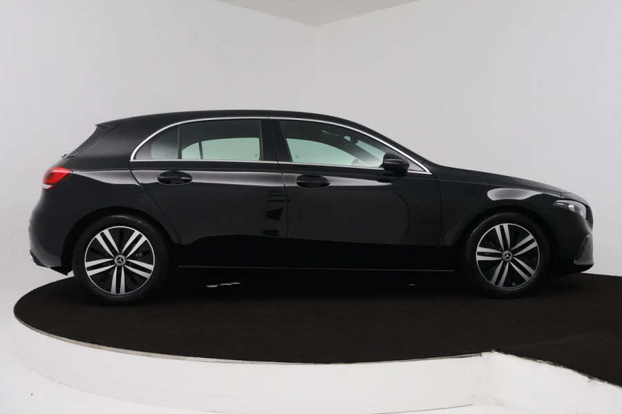 Mercedes-Benz A-Klasse 180 Business Solution Luxury (SFEERVERLICHTING, CAMERA, STIOELVERWARMING, GOED ONDERHOUDEN