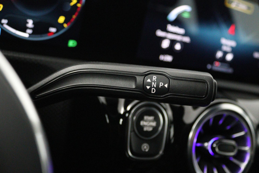 Mercedes-Benz A-Klasse 180 Business Solution Luxury (SFEERVERLICHTING, CAMERA, STIOELVERWARMING, GOED ONDERHOUDEN