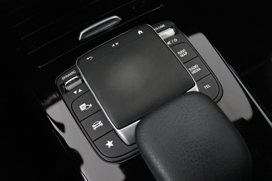 Mercedes-Benz A-Klasse 180 Business Solution Luxury (SFEERVERLICHTING, CAMERA, STIOELVERWARMING, GOED ONDERHOUDEN