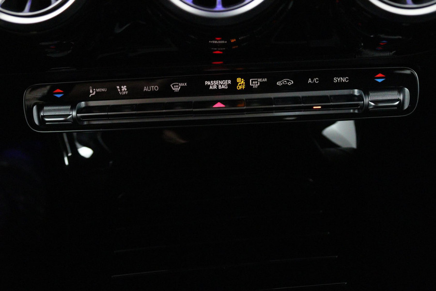 Mercedes-Benz A-Klasse 180 Business Solution Luxury (SFEERVERLICHTING, CAMERA, STIOELVERWARMING, GOED ONDERHOUDEN