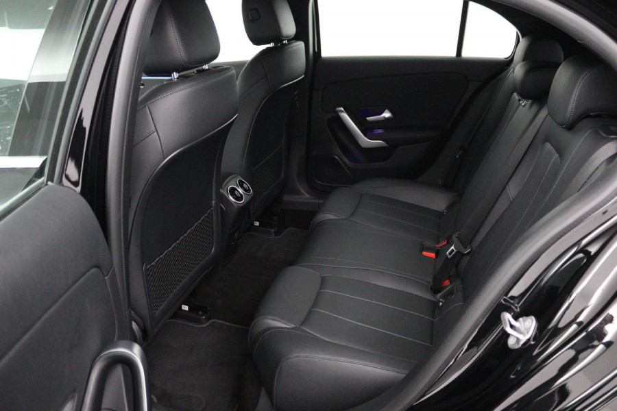 Mercedes-Benz A-Klasse 180 Business Solution Luxury (SFEERVERLICHTING, CAMERA, STIOELVERWARMING, GOED ONDERHOUDEN