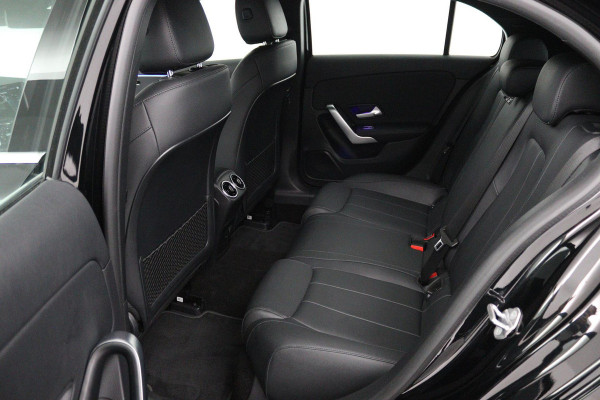 Mercedes-Benz A-Klasse 180 Business Solution Luxury (SFEERVERLICHTING, CAMERA, STIOELVERWARMING, GOED ONDERHOUDEN