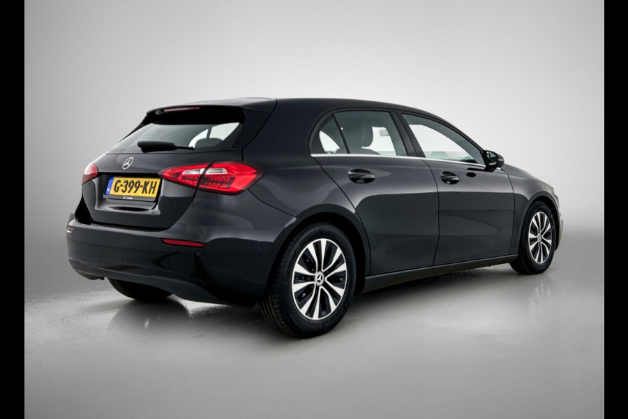 Mercedes-Benz A-Klasse 160 Business Solution | Lichtmetalen velgen | Navigatie |  Parking support | Inclusief 24 maanden MB Certified garantie voor Europa.