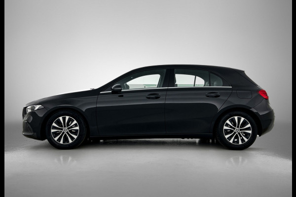 Mercedes-Benz A-Klasse 160 Business Solution | Lichtmetalen velgen | Navigatie |  Parking support | Inclusief 24 maanden MB Certified garantie voor Europa.