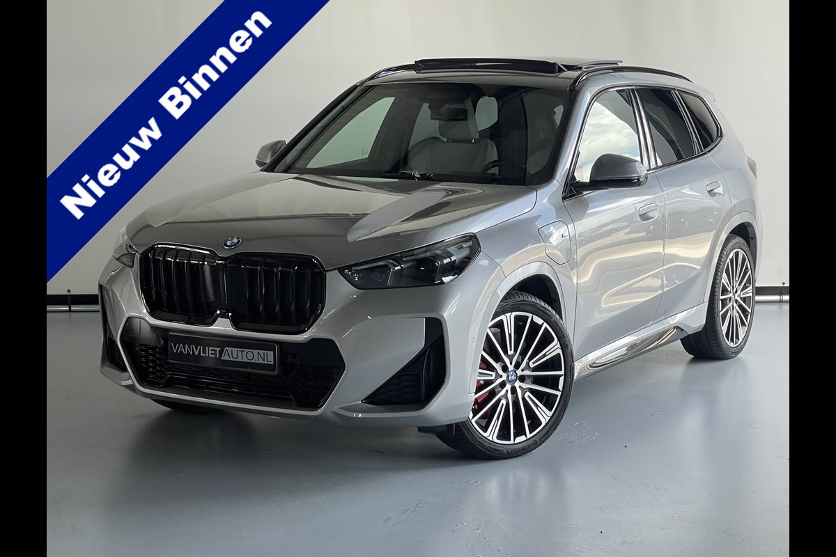 BMW X1 xDrive30e M Sport Innovation Pano Dak Head UP / Harman Kardon / Trekhaak / 7800 KM !! BMW X1 xDrive30e M Sport Innovation Pano Dak Head UP / Harman Kardon / Trekhaak / 7800 KM !!