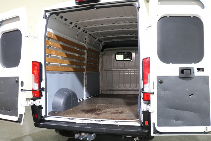 Peugeot Boxer 2.2 BlueHDi 165pk L3 H2 Airco Camera Trekhaak