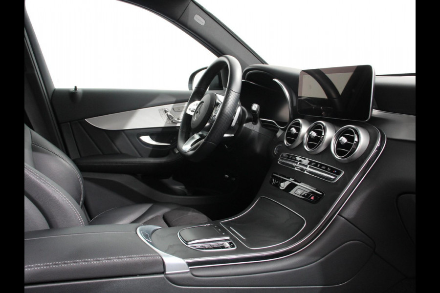 Mercedes-Benz GLC 300e 4MATIC Business Solution Luxury PHEV | Panorama dak | Trekhaak | Led | Electrische klep | Treeplanken | Night pack | Adaptive cruise control