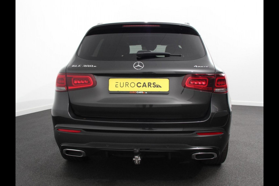 Mercedes-Benz GLC 300e 4MATIC Business Solution Luxury PHEV | Panorama dak | Trekhaak | Led | Electrische klep | Treeplanken | Night pack | Adaptive cruise control