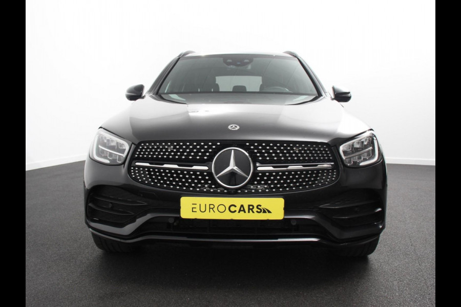 Mercedes-Benz GLC 300e 4MATIC Business Solution Luxury PHEV | Panorama dak | Trekhaak | Led | Electrische klep | Treeplanken | Night pack | Adaptive cruise control