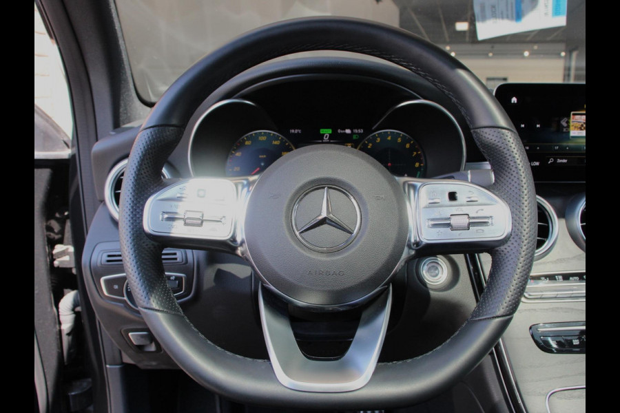Mercedes-Benz GLC 300e 4MATIC Business Solution Luxury PHEV | Panorama dak | Trekhaak | Led | Electrische klep | Treeplanken | Night pack | Adaptive cruise control