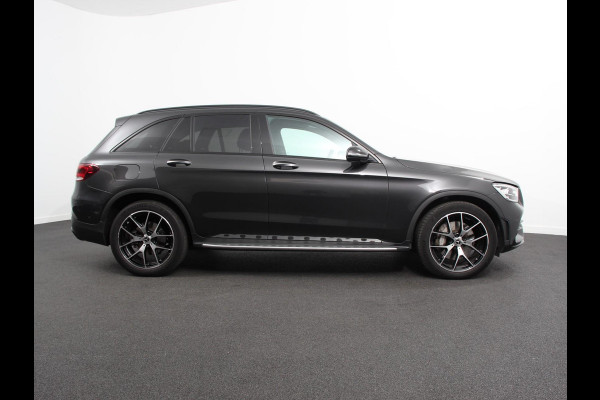 Mercedes-Benz GLC 300e 4MATIC Business Solution Luxury PHEV | Panorama dak | Trekhaak | Led | Electrische klep | Treeplanken | Night pack | Adaptive cruise control