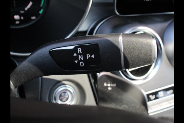 Mercedes-Benz GLC 300e 4MATIC Business Solution Luxury PHEV | Panorama dak | Trekhaak | Led | Electrische klep | Treeplanken | Night pack | Adaptive cruise control