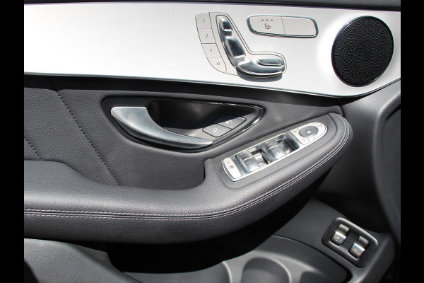 Mercedes-Benz GLC 300e 4MATIC Business Solution Luxury PHEV | Panorama dak | Trekhaak | Led | Electrische klep | Treeplanken | Night pack | Adaptive cruise control