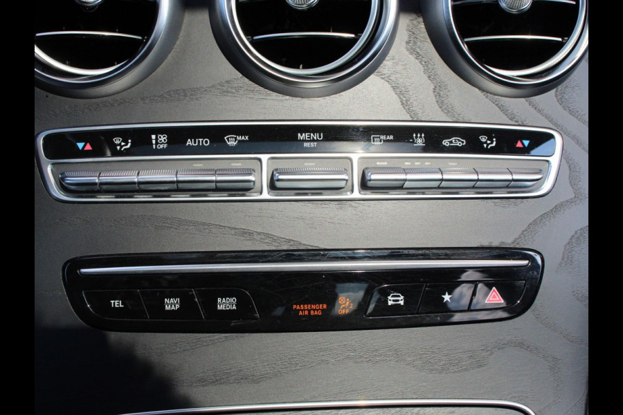 Mercedes-Benz GLC 300e 4MATIC Business Solution Luxury PHEV | Panorama dak | Trekhaak | Led | Electrische klep | Treeplanken | Night pack | Adaptive cruise control