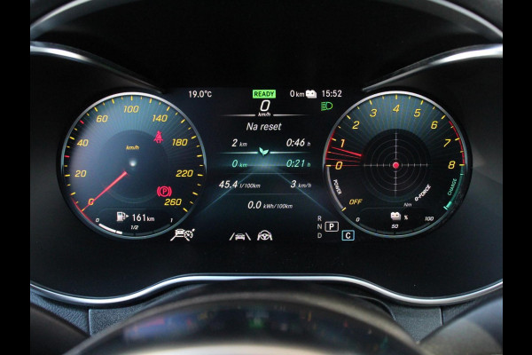 Mercedes-Benz GLC 300e 4MATIC Business Solution Luxury PHEV | Panorama dak | Trekhaak | Led | Electrische klep | Treeplanken | Night pack | Adaptive cruise control