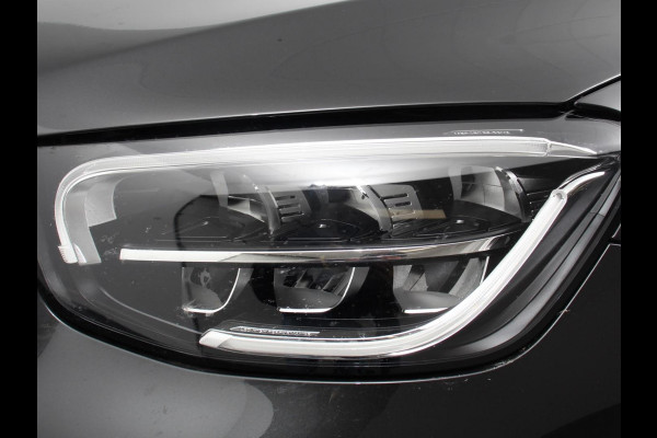 Mercedes-Benz GLC 300e 4MATIC Business Solution Luxury PHEV | Panorama dak | Trekhaak | Led | Electrische klep | Treeplanken | Night pack | Adaptive cruise control