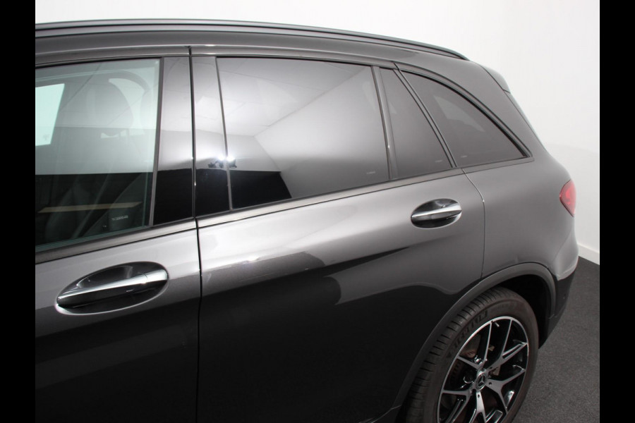 Mercedes-Benz GLC 300e 4MATIC Business Solution Luxury PHEV | Panorama dak | Trekhaak | Led | Electrische klep | Treeplanken | Night pack | Adaptive cruise control