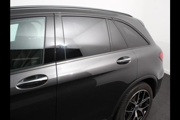 Mercedes-Benz GLC 300e 4MATIC Business Solution Luxury PHEV | Panorama dak | Trekhaak | Led | Electrische klep | Treeplanken | Night pack | Adaptive cruise control