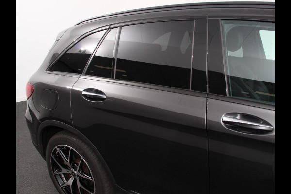 Mercedes-Benz GLC 300e 4MATIC Business Solution Luxury PHEV | Panorama dak | Trekhaak | Led | Electrische klep | Treeplanken | Night pack | Adaptive cruise control