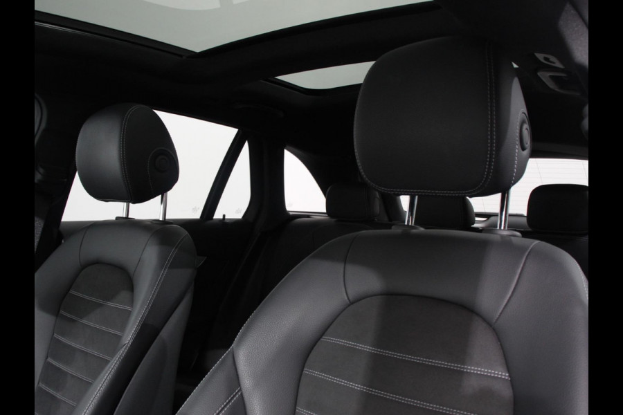 Mercedes-Benz GLC 300e 4MATIC Business Solution Luxury PHEV | Panorama dak | Trekhaak | Led | Electrische klep | Treeplanken | Night pack | Adaptive cruise control