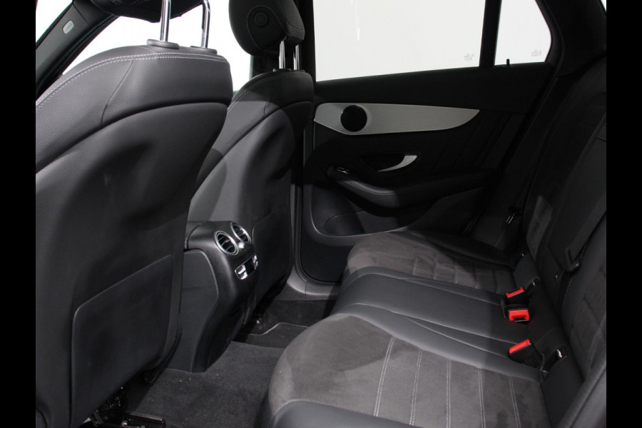Mercedes-Benz GLC 300e 4MATIC Business Solution Luxury PHEV | Panorama dak | Trekhaak | Led | Electrische klep | Treeplanken | Night pack | Adaptive cruise control