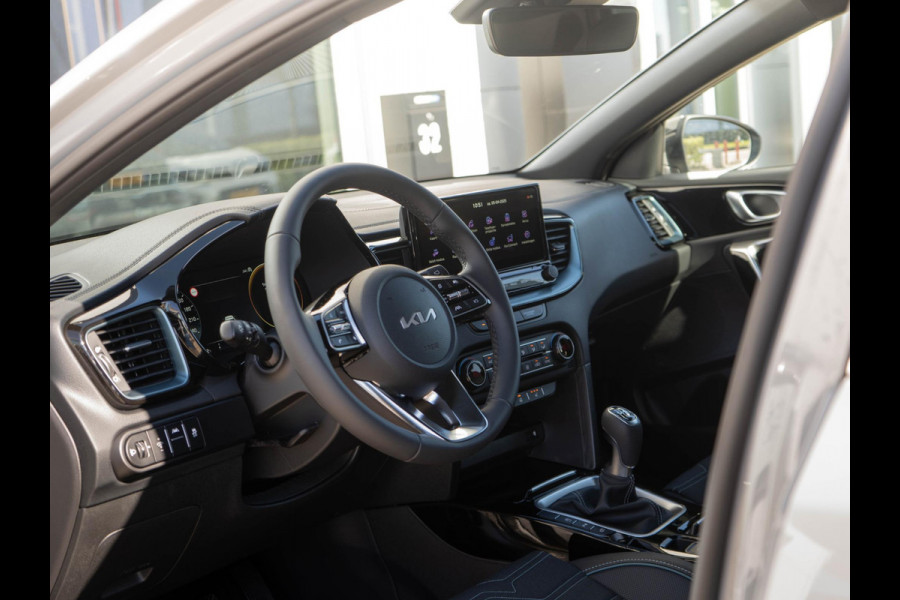 Kia Ceed Sportswagon 1.0 T-GDi MHEV Design Edition | NIEUW OP VOORRAAD | SNEL RIJDEN | Stoel & stuur-verwarming | JBL | PDC voor & achter