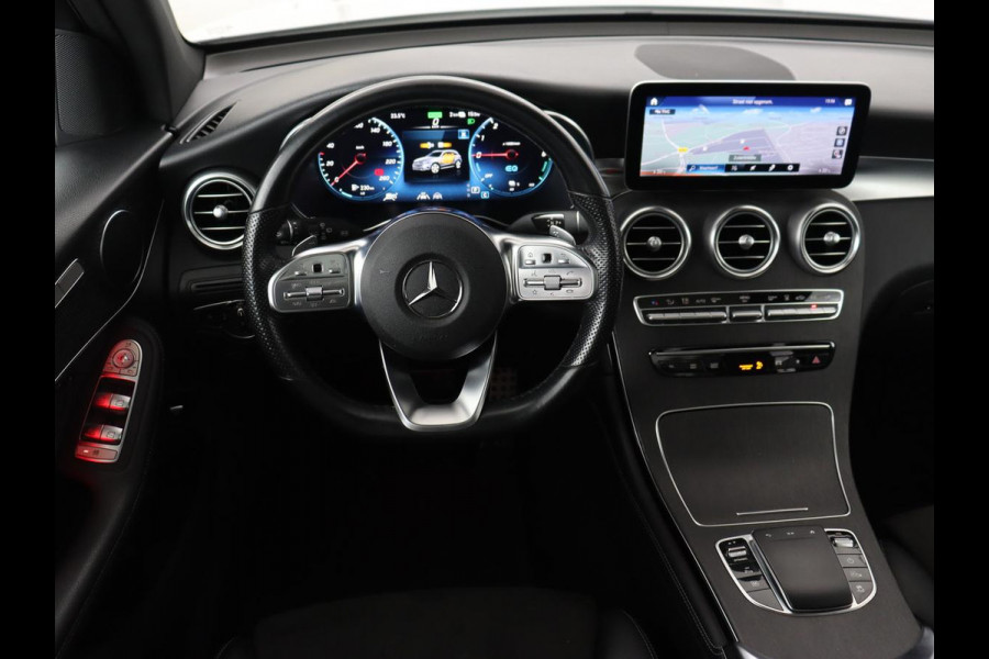Mercedes-Benz GLC 300de 4MATIC AMG Night | Panoramadak | Adaptive cruise | Trekhaak | Stoelverwarming | Carplay | Leder/Alcantara | Digital Cockpit | 360 Camera | Park Assist