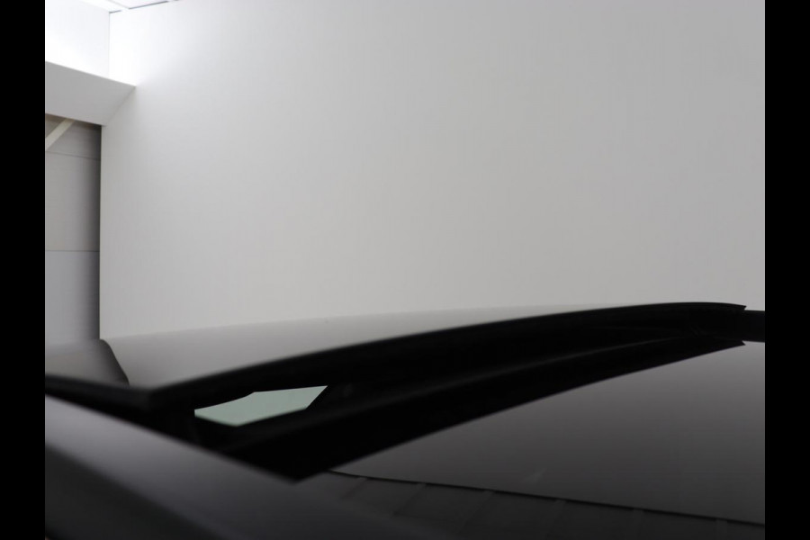 Mercedes-Benz GLC 300de 4MATIC AMG Night | Panoramadak | Adaptive cruise | Trekhaak | Stoelverwarming | Carplay | Leder/Alcantara | Digital Cockpit | 360 Camera | Park Assist