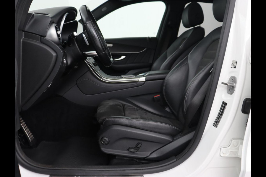 Mercedes-Benz GLC 300de 4MATIC AMG Night | Panoramadak | Adaptive cruise | Trekhaak | Stoelverwarming | Carplay | Leder/Alcantara | Digital Cockpit | 360 Camera | Park Assist