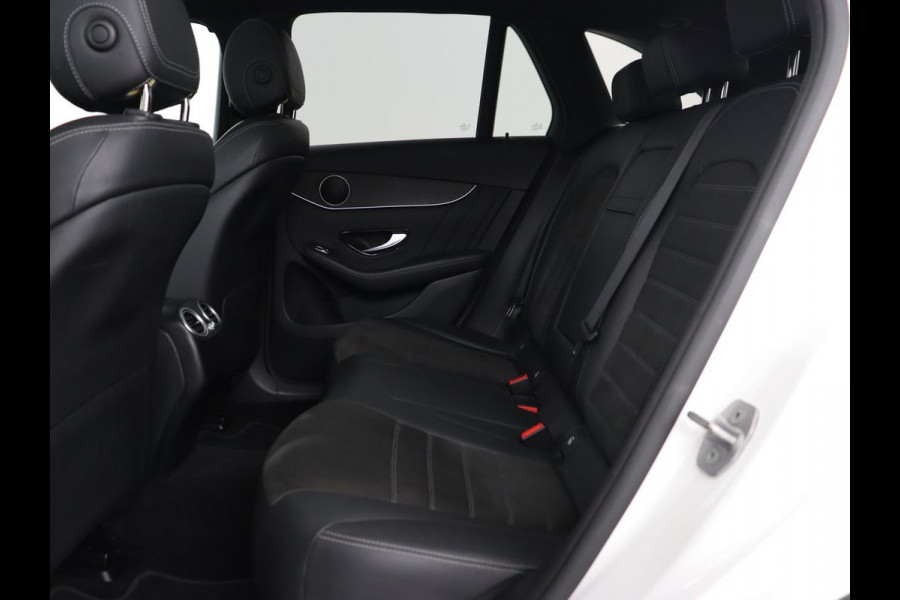 Mercedes-Benz GLC 300de 4MATIC AMG Night | Panoramadak | Adaptive cruise | Trekhaak | Stoelverwarming | Carplay | Leder/Alcantara | Digital Cockpit | 360 Camera | Park Assist